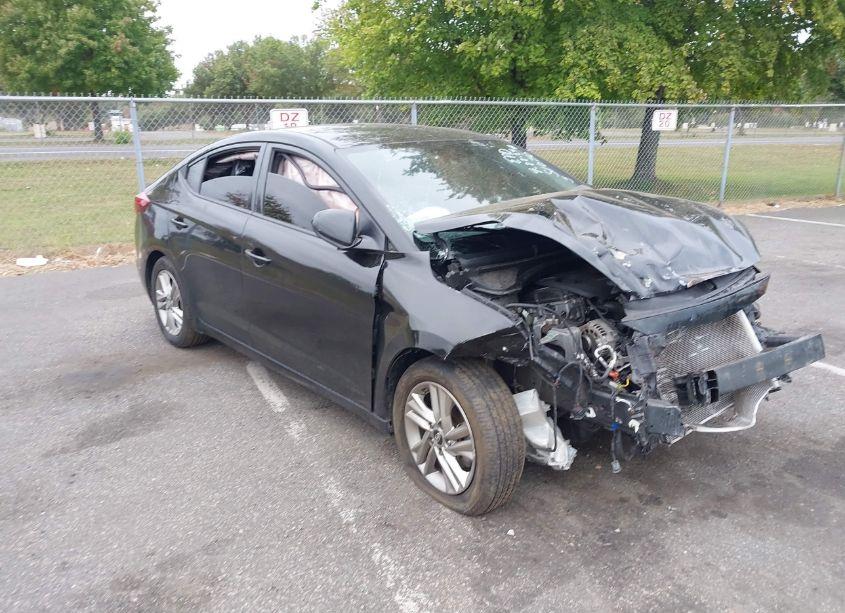 2019 Hyundai Elantra SEL (VIN 5NPD84LF7KH451076) main photo