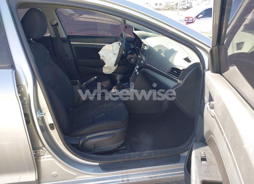 Photo 5 of 2020 Hyundai Elantra SEL (VIN 5NPD84LF7LH572739)