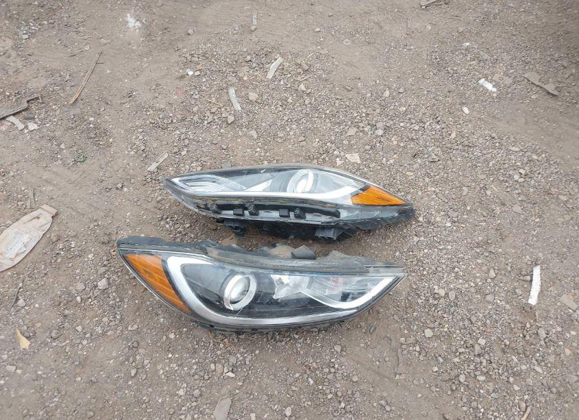 Photo 12 of 2017 Hyundai Elantra LIMITED (VIN 5NPD84LF8HH053531)