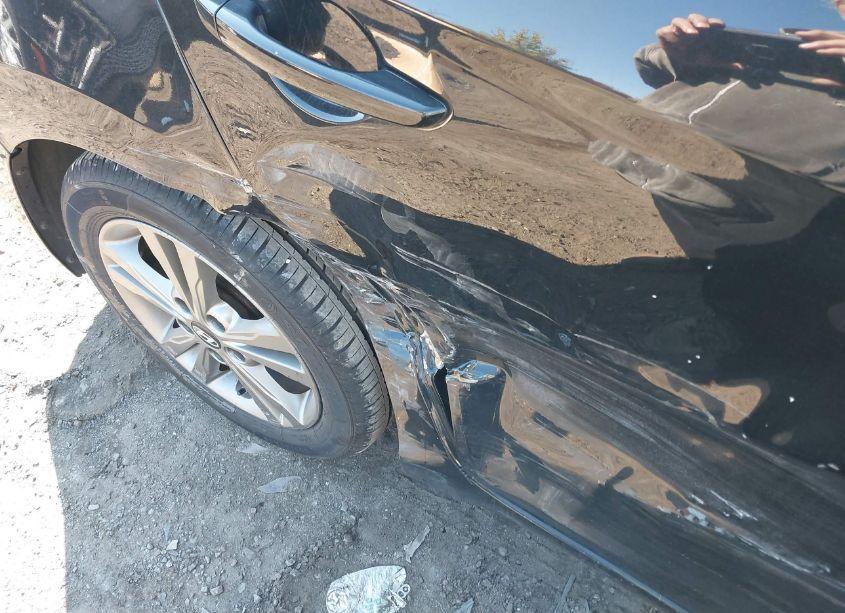 Photo 6 of 2017 Hyundai Elantra SE (VIN 5NPD84LF8HH101402)