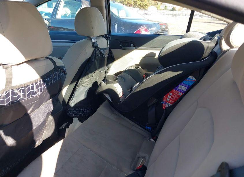 Photo 8 of 2017 Hyundai Elantra SE (VIN 5NPD84LF8HH101402)