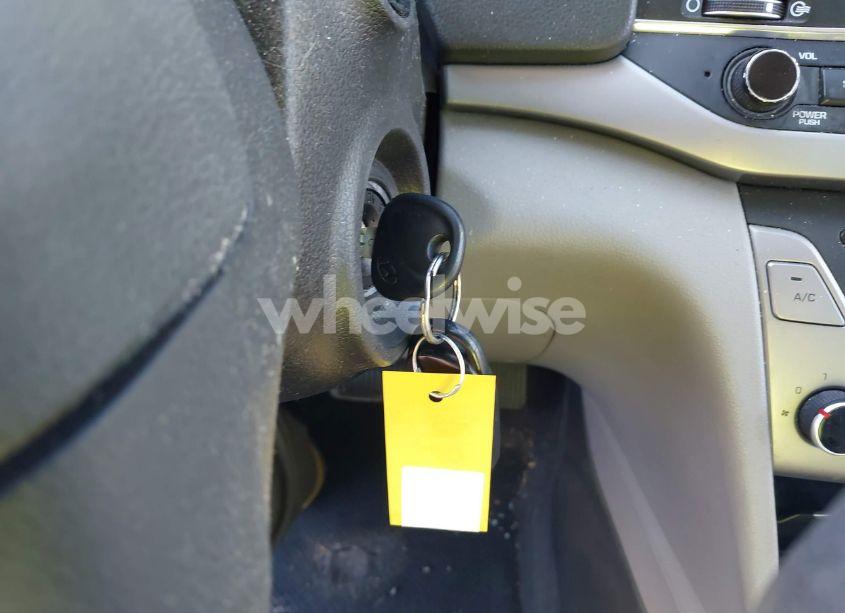 Photo 11 of 2017 Hyundai Elantra SE (VIN 5NPD84LF8HH104588)