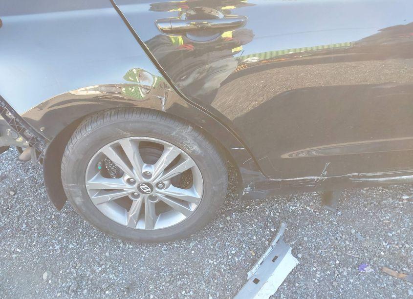 Photo 18 of 2017 Hyundai Elantra SE (VIN 5NPD84LF8HH175483)