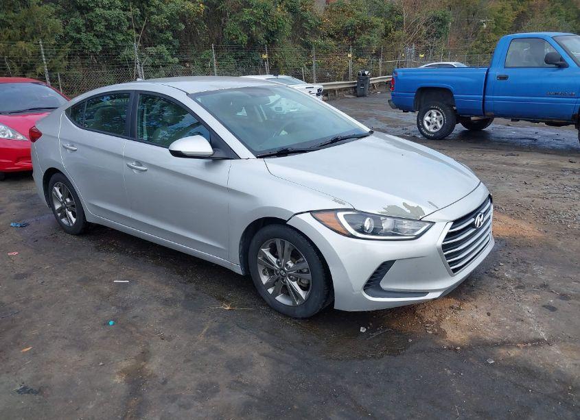 2017 Hyundai Elantra SE (VIN 5NPD84LF8HH195703) main photo
