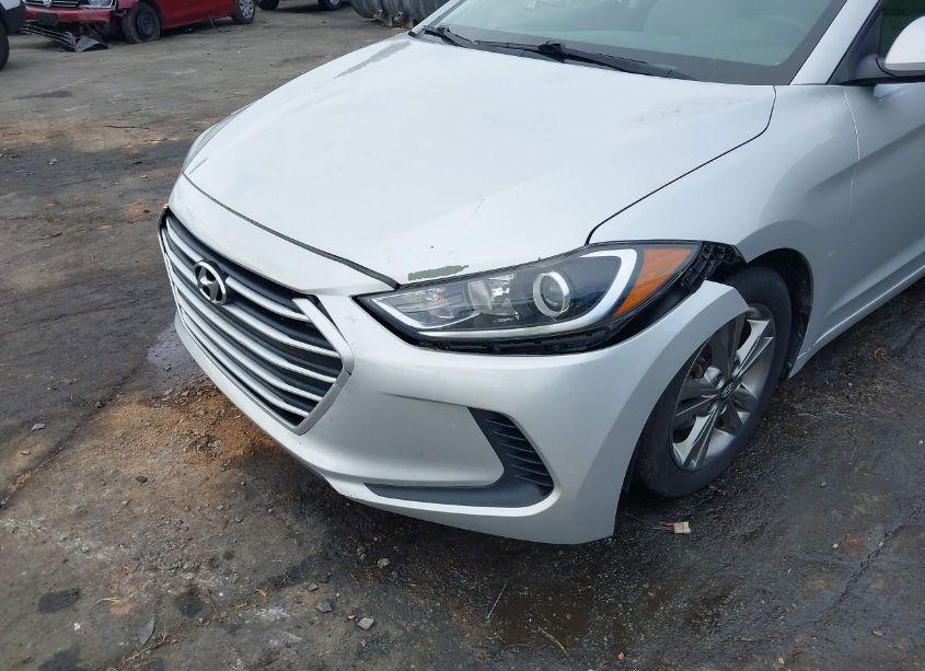 Photo 6 of 2017 Hyundai Elantra SE (VIN 5NPD84LF8HH195703)