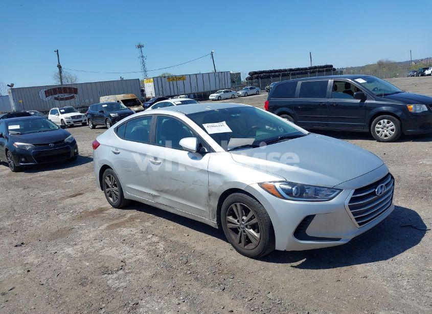 2018 Hyundai Elantra SEL (VIN 5NPD84LF8JH240158) main photo