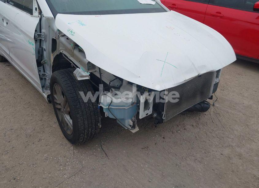 Photo 6 of 2019 Hyundai Elantra SEL (VIN 5NPD84LF8KH430205)