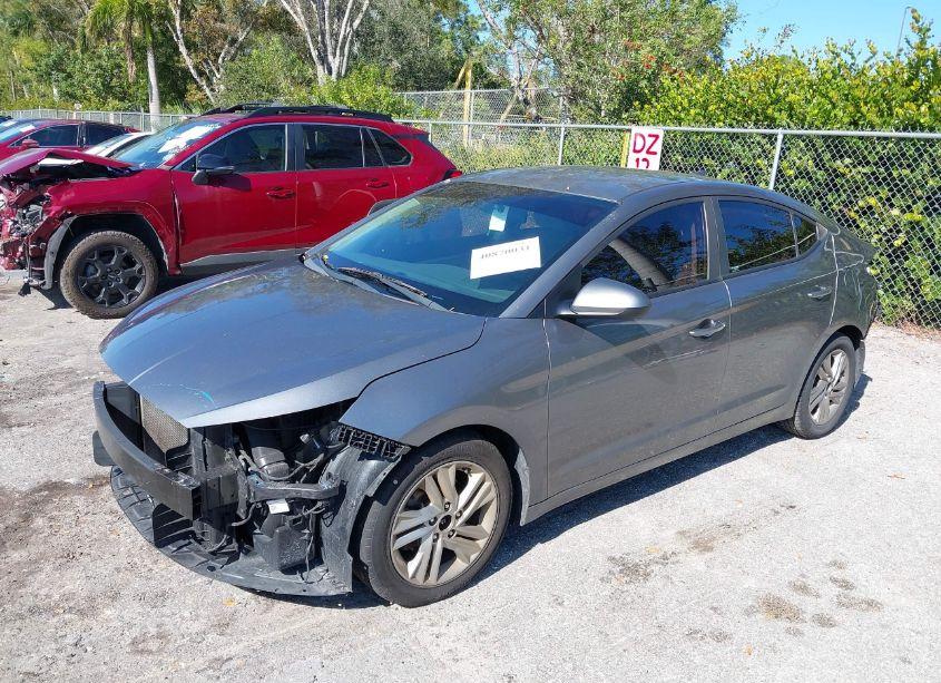 Photo 2 of 2019 Hyundai Elantra SEL (VIN 5NPD84LF8KH469747)