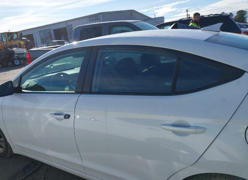 Photo 14 of 2019 Hyundai Elantra SEL (VIN 5NPD84LF8KH491781)