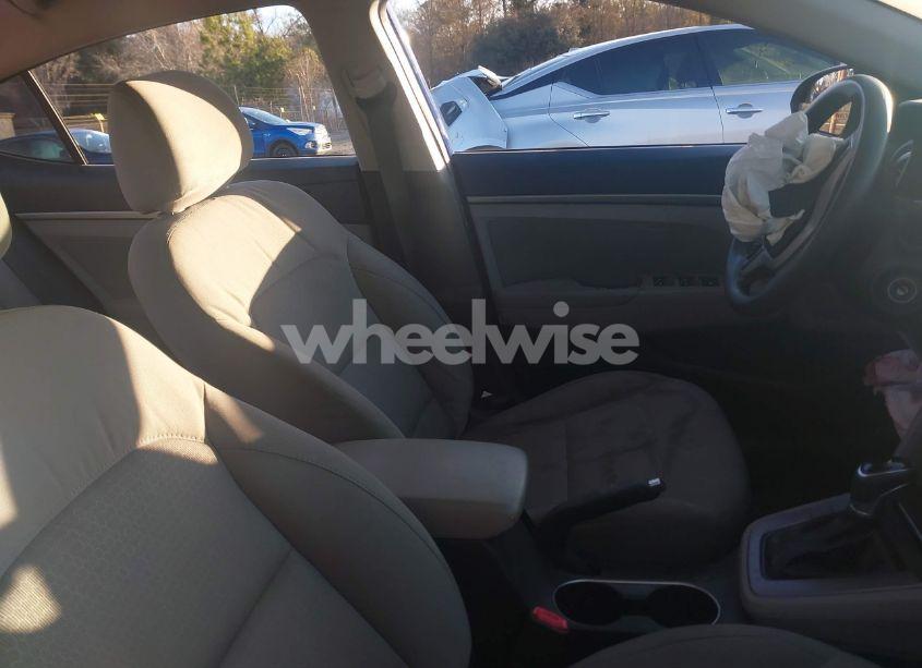 Photo 5 of 2017 Hyundai Elantra SE (VIN 5NPD84LF9HH006606)