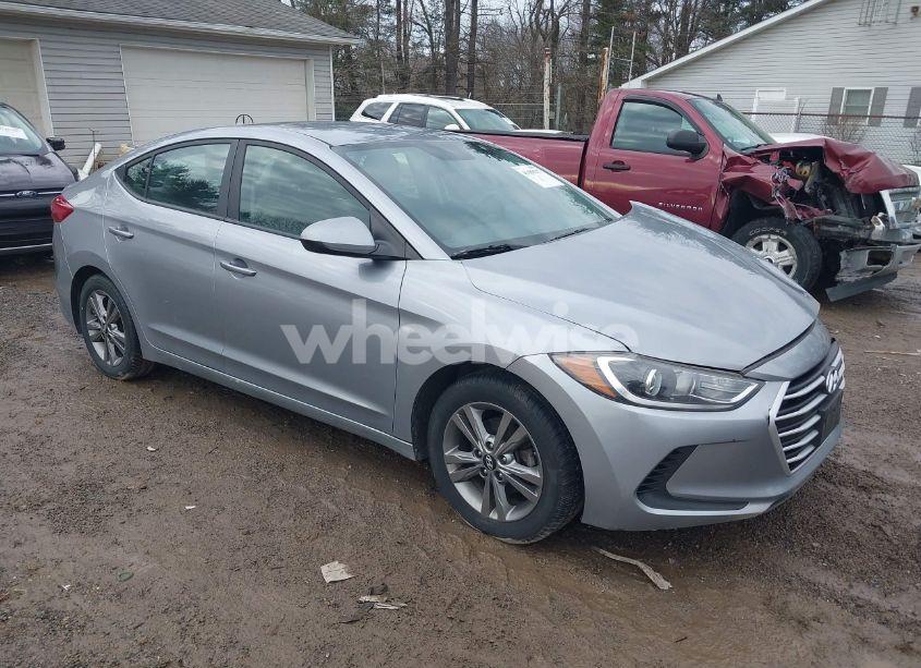 2017 Hyundai Elantra SE (VIN 5NPD84LF9HH181924) main photo