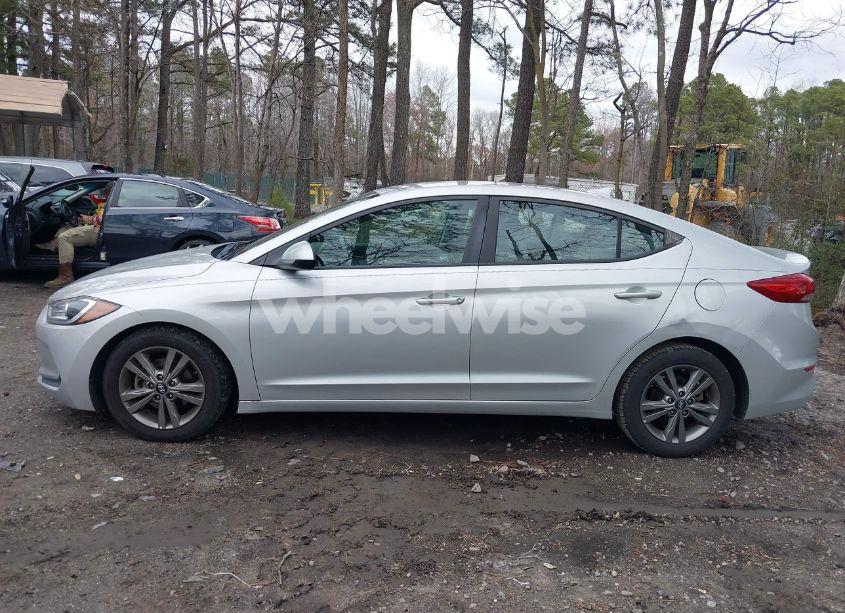 Photo 13 of 2018 Hyundai Elantra SEL (VIN 5NPD84LF9JH245479)