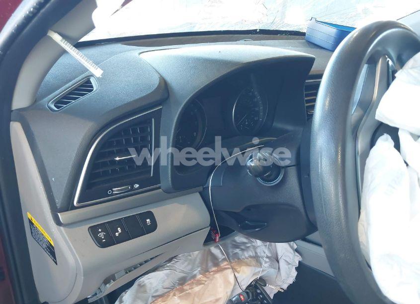 Photo 7 of 2018 Hyundai Elantra SEL (VIN 5NPD84LF9JH375553)