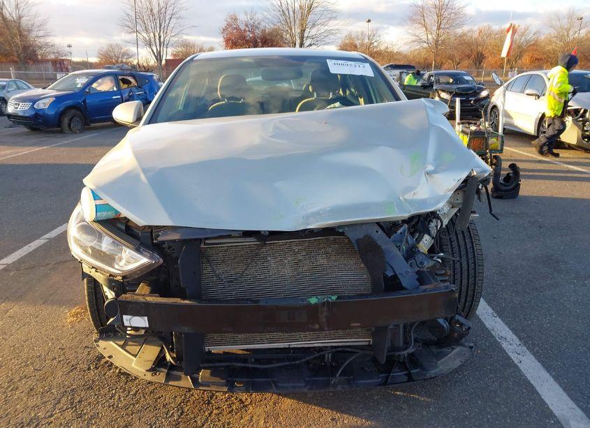 Photo 13 of 2018 Hyundai Elantra SEL (VIN 5NPD84LF9JH378887)