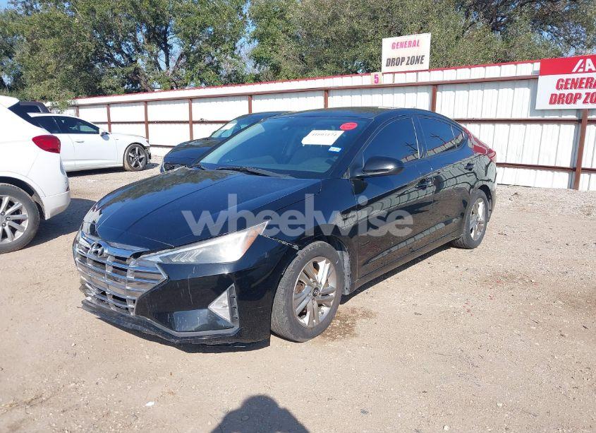 Photo 2 of 2019 Hyundai Elantra SEL (VIN 5NPD84LF9KH421884)