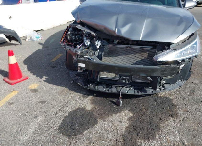 Photo 13 of 2019 Hyundai Elantra LIMITED (VIN 5NPD84LF9KH432013)