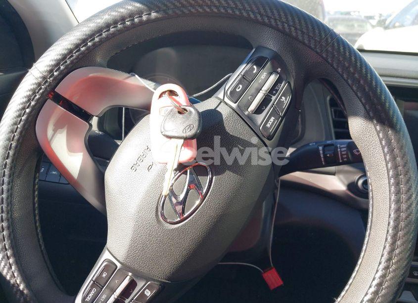 Photo 10 of 2020 Hyundai Elantra SEL (VIN 5NPD84LF9LH529312)