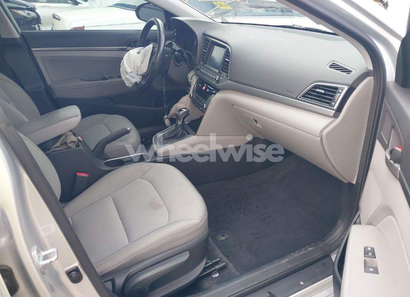 Photo 5 of 2017 Hyundai Elantra SE (VIN 5NPD84LFXHH033703)