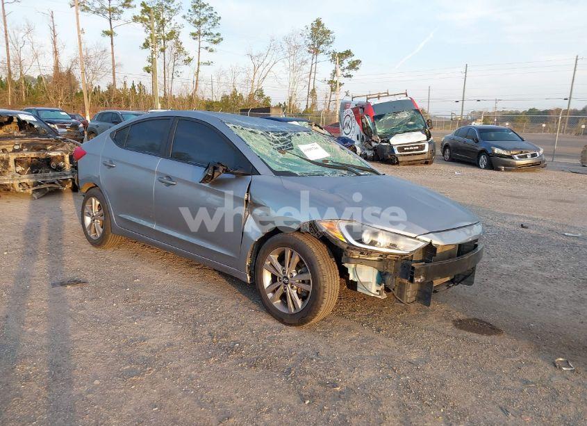 2017 Hyundai Elantra SE (VIN 5NPD84LFXHH034558) main photo