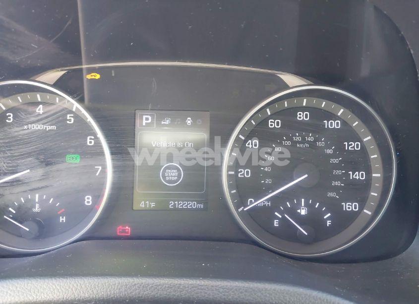 Photo 7 of 2017 Hyundai Elantra SE (VIN 5NPD84LFXHH035175)