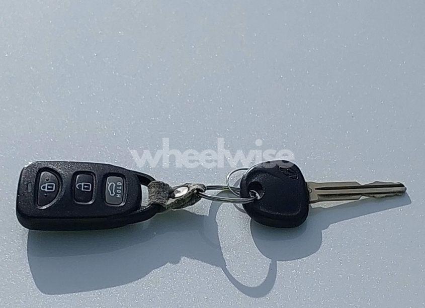 Photo 11 of 2017 Hyundai Elantra SE (VIN 5NPD84LFXHH054079)