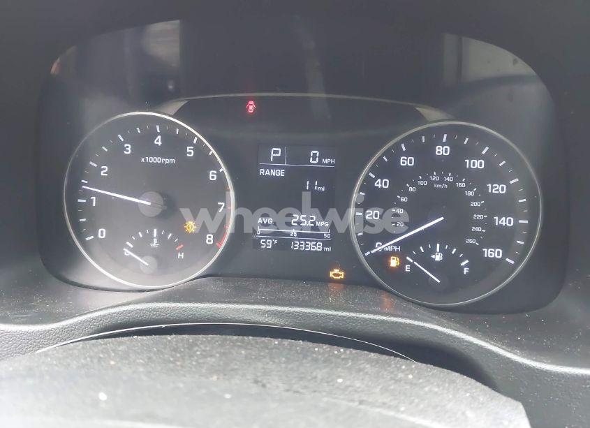 Photo 7 of 2017 Hyundai Elantra SE (VIN 5NPD84LFXHH118704)