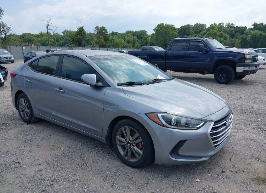 2017 Hyundai Elantra SE (VIN 5NPD84LFXHH122266) main photo
