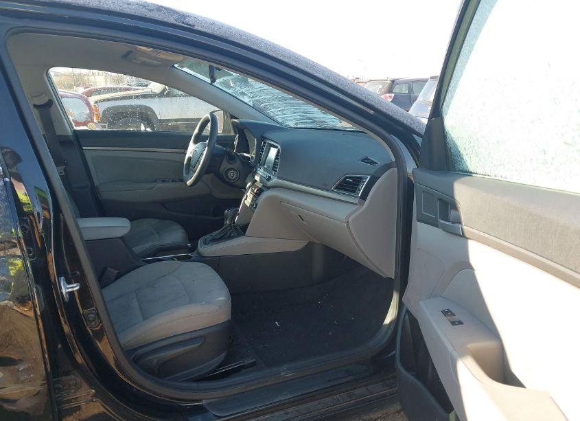 Photo 5 of 2017 Hyundai Elantra SE (VIN 5NPD84LFXHH150763)