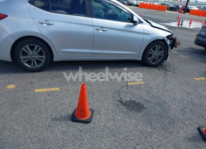 Photo 13 of 2017 Hyundai Elantra SE (VIN 5NPD84LFXHH156272)