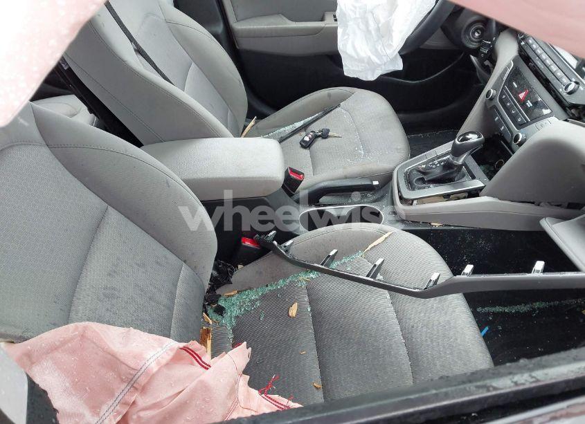 Photo 5 of 2017 Hyundai Elantra SE (VIN 5NPD84LFXHH172309)