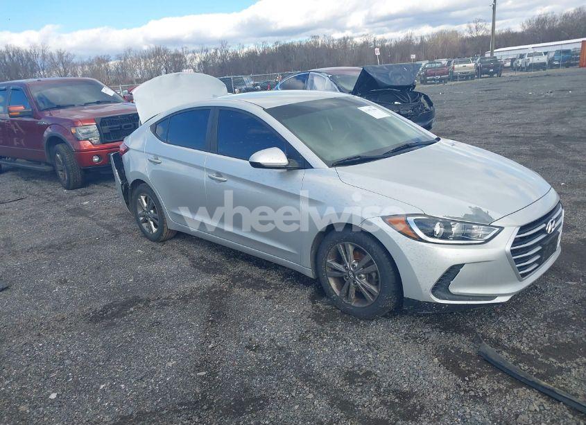 2017 Hyundai Elantra SE (VIN 5NPD84LFXHH174996) main photo