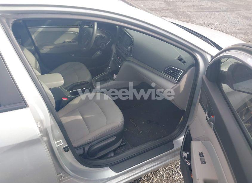 Photo 5 of 2017 Hyundai Elantra SE (VIN 5NPD84LFXHH174996)