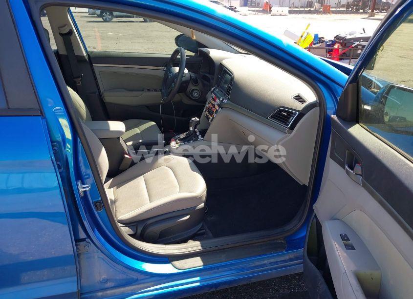 Photo 5 of 2017 Hyundai Elantra SE (VIN 5NPD84LFXHH183858)