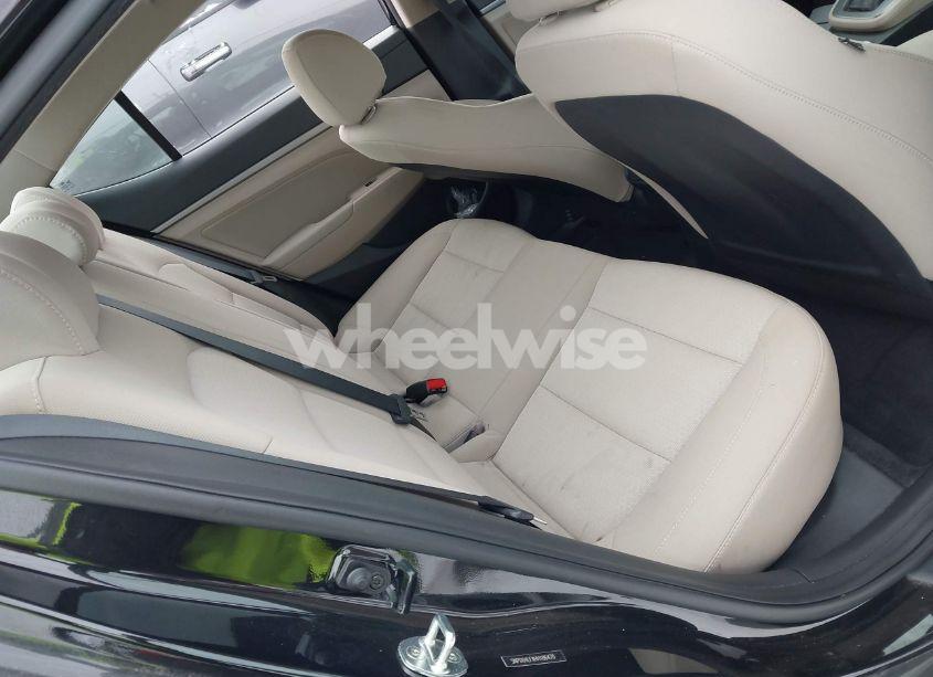 Photo 8 of 2017 Hyundai Elantra SE (VIN 5NPD84LFXHH186470)