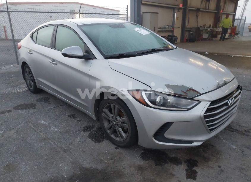 2017 Hyundai Elantra SE (VIN 5NPD84LFXHH206118) main photo