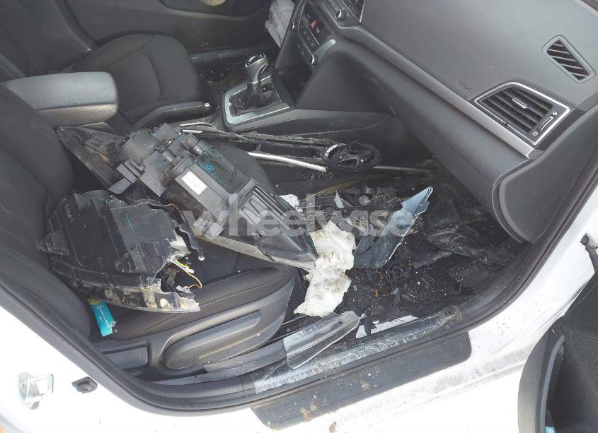 Photo 11 of 2018 Hyundai Elantra SEL (VIN 5NPD84LFXJH240744)