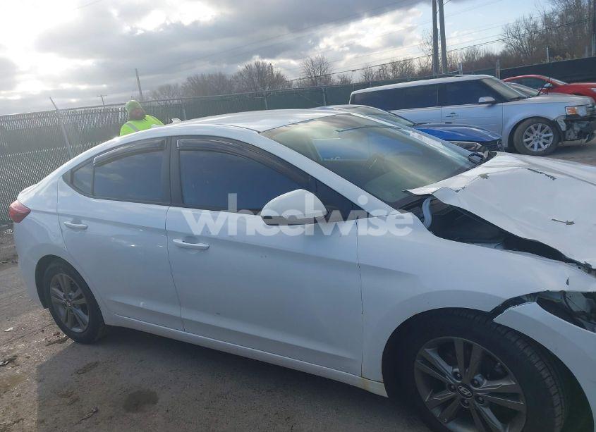 Photo 13 of 2018 Hyundai Elantra SEL (VIN 5NPD84LFXJH245586)