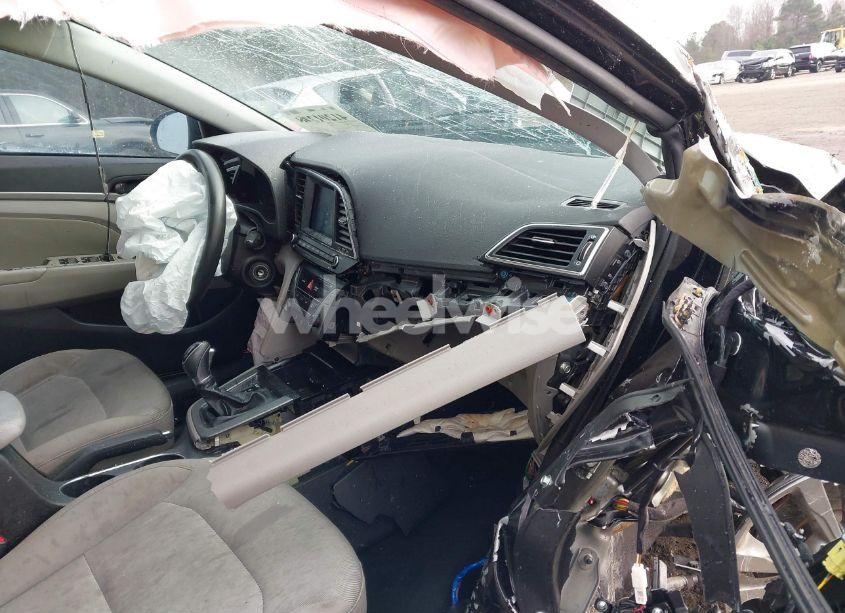 Photo 5 of 2018 Hyundai Elantra SEL (VIN 5NPD84LFXJH251341)