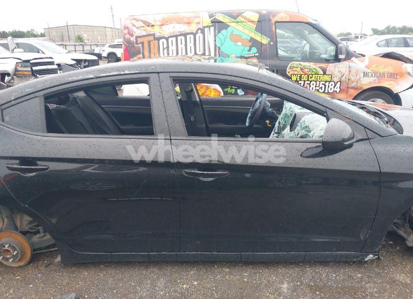 Photo 13 of 2018 Hyundai Elantra SEL (VIN 5NPD84LFXJH282864)