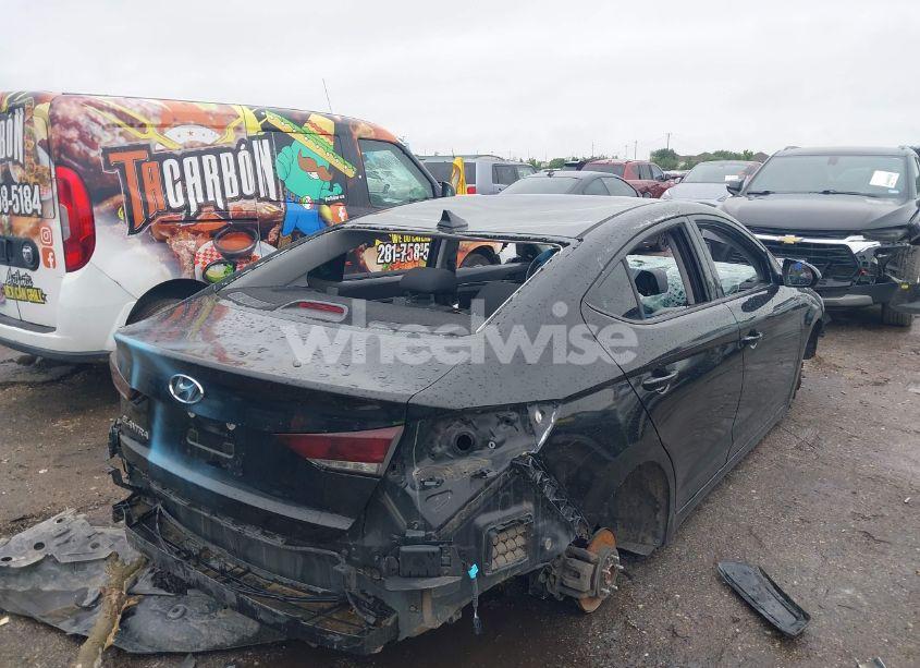 Photo 4 of 2018 Hyundai Elantra SEL (VIN 5NPD84LFXJH282864)