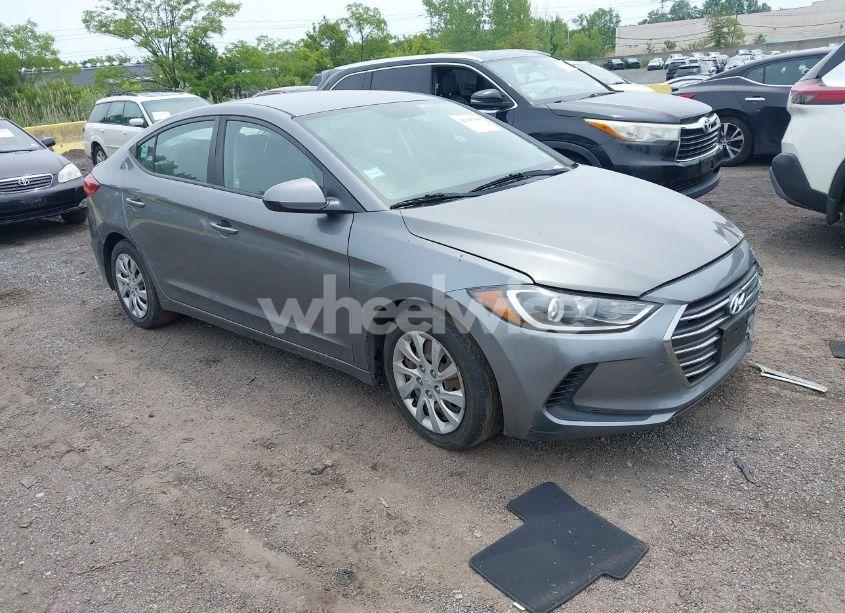 2018 Hyundai Elantra SEL (VIN 5NPD84LFXJH295002) main photo