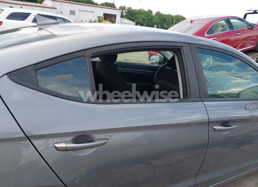 Photo 6 of 2018 Hyundai Elantra SEL (VIN 5NPD84LFXJH313126)