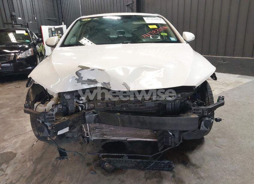 Photo 6 of 2018 Hyundai Elantra LIMITED (VIN 5NPD84LFXJH349401)