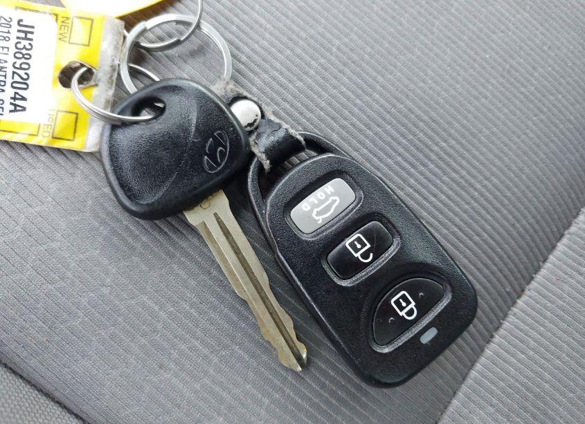 Photo 11 of 2018 Hyundai Elantra SEL (VIN 5NPD84LFXJH389204)