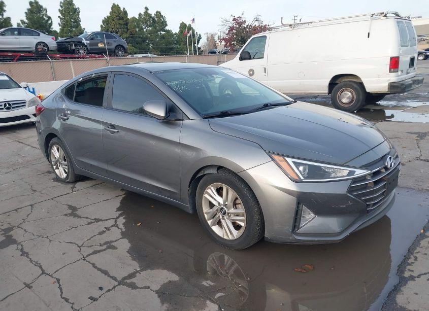 2019 Hyundai Elantra SEL (VIN 5NPD84LFXKH425541) main photo