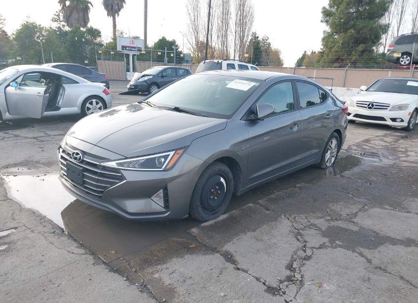 Photo 2 of 2019 Hyundai Elantra SEL (VIN 5NPD84LFXKH425541)