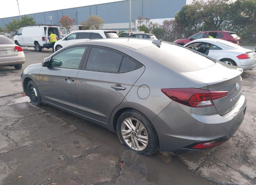 Photo 3 of 2019 Hyundai Elantra SEL (VIN 5NPD84LFXKH425541)