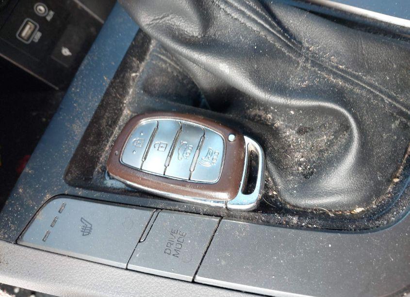 Photo 11 of 2019 Hyundai Elantra LIMITED (VIN 5NPD84LFXKH430531)