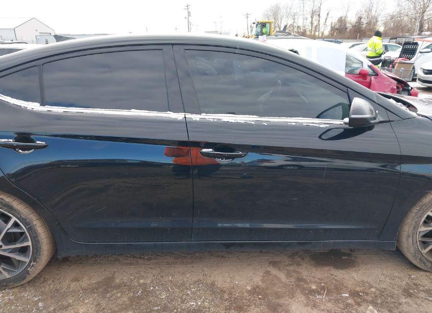 Photo 13 of 2019 Hyundai Elantra LIMITED (VIN 5NPD84LFXKH430531)