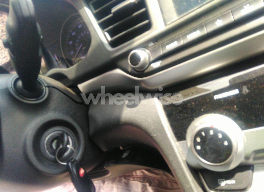 Photo 11 of 2019 Hyundai Elantra SEL (VIN 5NPD84LFXKH455140)